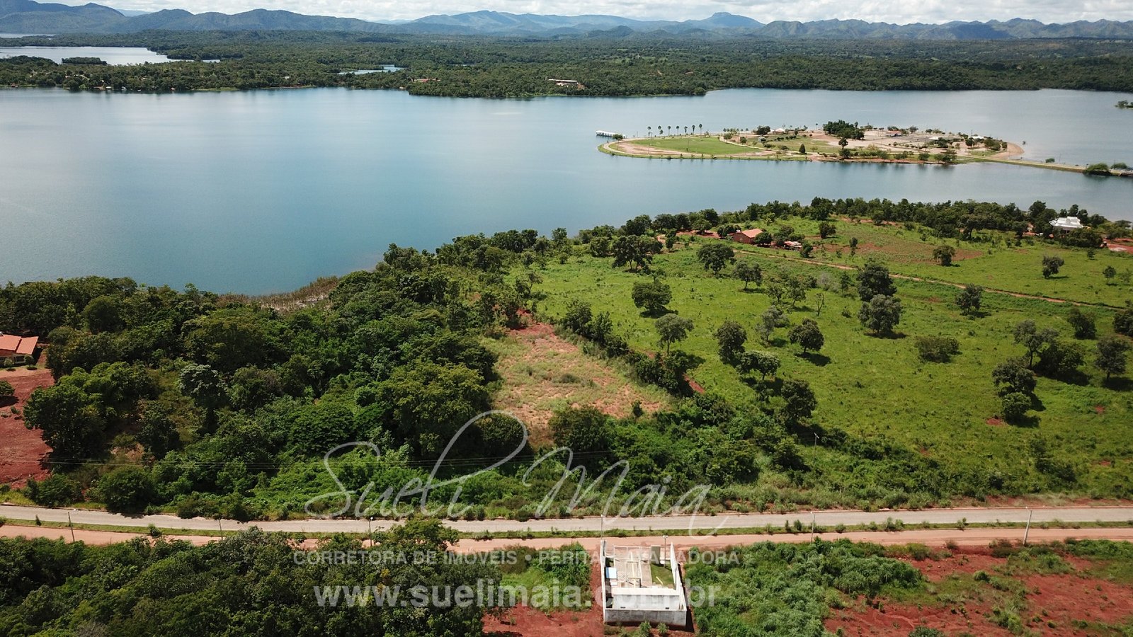 Casa na beira do lago anexa à PRAIA DO SOL- MINAÇU/GO