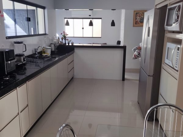 CASA NA AV MARANHÃO – TODA REFORMADA