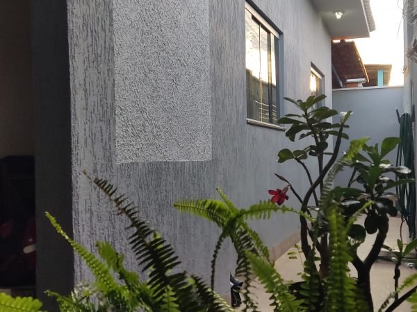CASA SEMINOVA LINDA – NO CENTRO DE MINAÇU