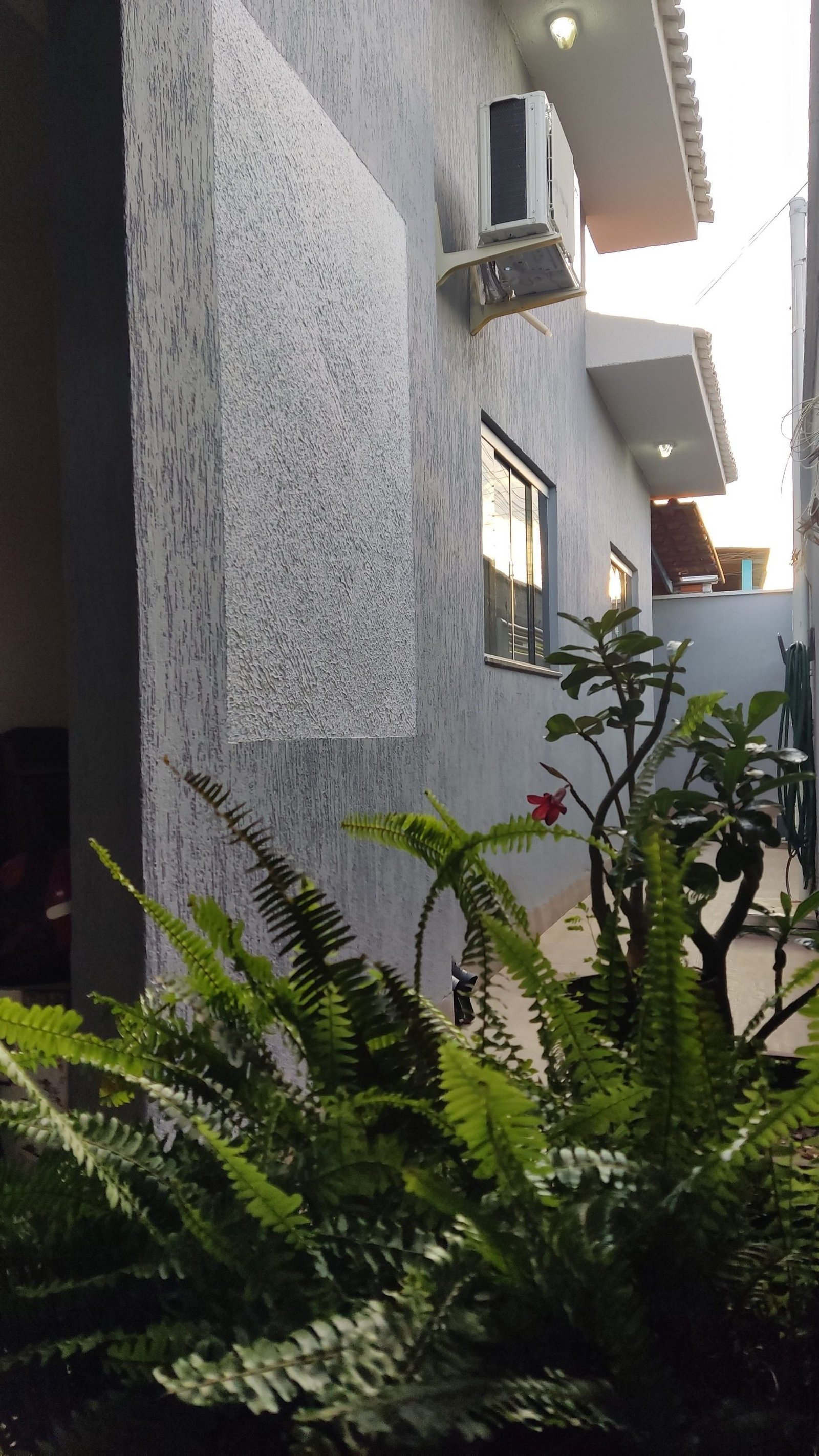 CASA SEMINOVA LINDA – NO CENTRO DE MINAÇU